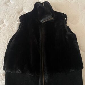 Sleeveless Black faux fur vest